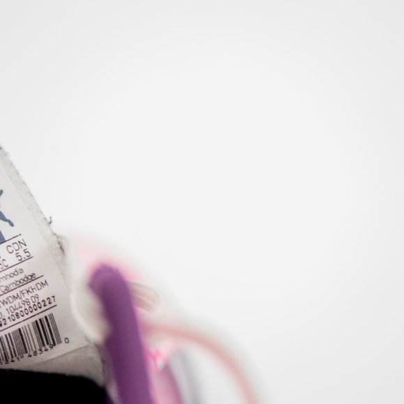 Puma Spirit IT Pink Indoor Soccer Shoes for Kids – Size 5 1/2 - Picture 4 of 4